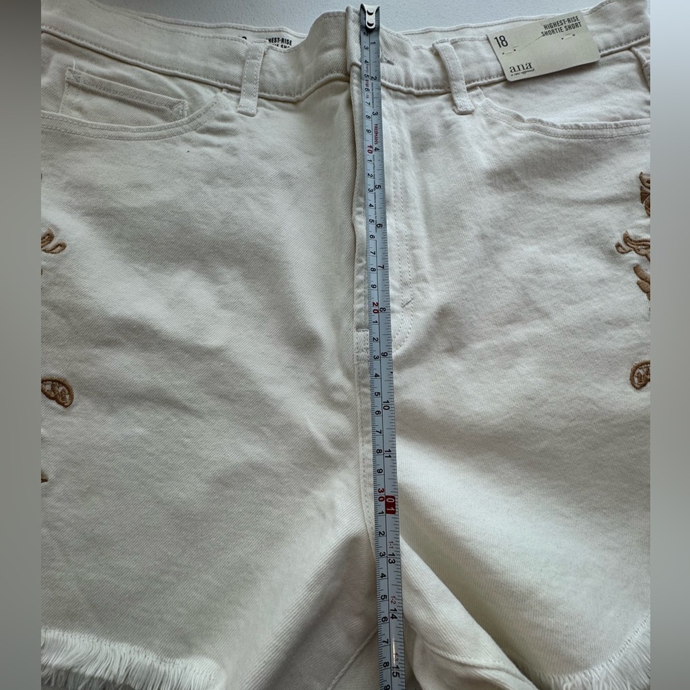 NWT a.n.a Embroidered Denim Shorts Size 18 Ivory Boho Western Floral Festival - Picture 8 of 8